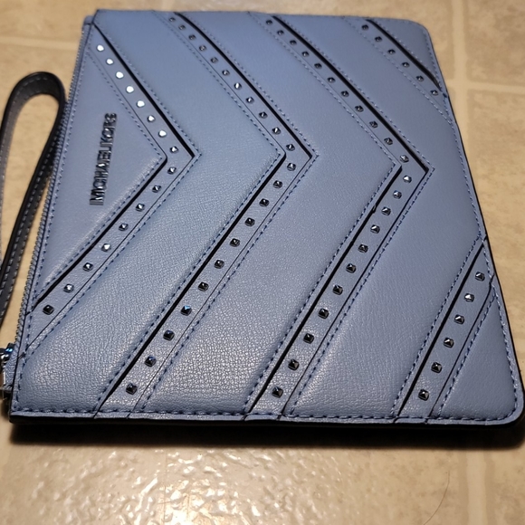 Michael Kors ELLIS XL Zip Clutch Wristlet - Picture 5 of 13